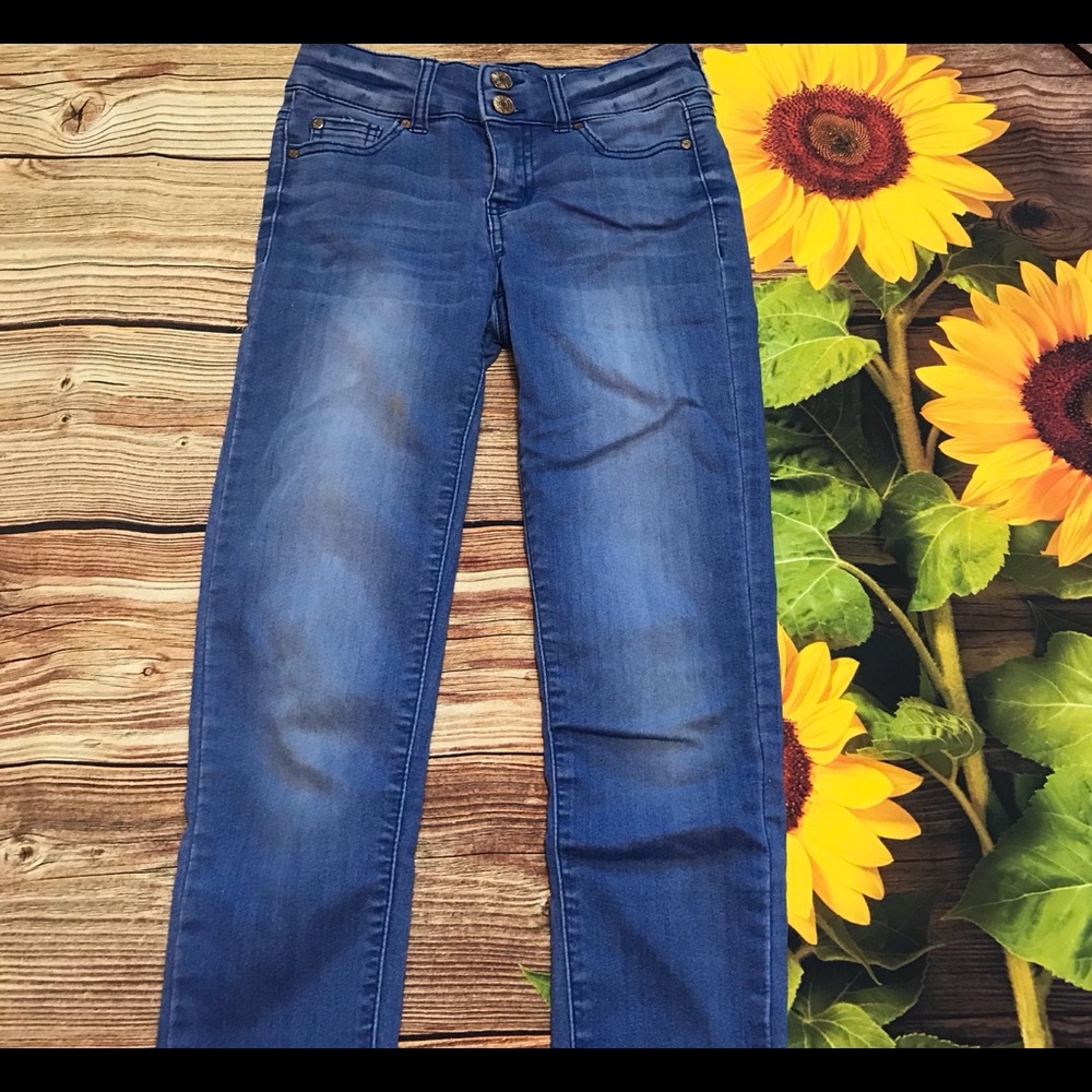 non distressed blue jeans